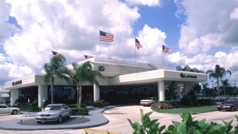 JM Lexus opens its doors in 1989